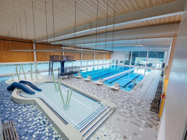 Hallenbad Gesamtüberblick