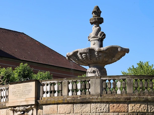 Valentin Ostertagbrunnen mit Geländer