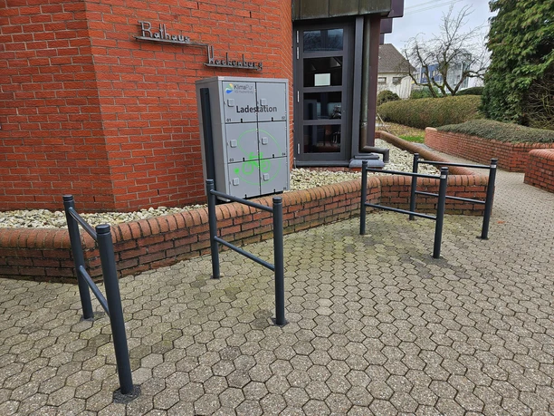 E-Bike Ladestation mit Fahrradständern