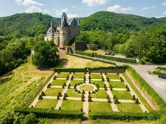 Schloss Bürresheim mit barockem Garten