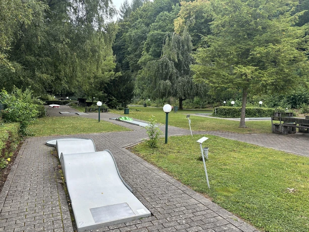 Minigolfplatz-Bahnen