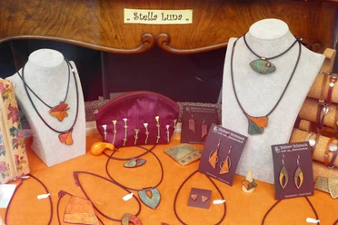 Kleidung und Accessoires der besonderen Art