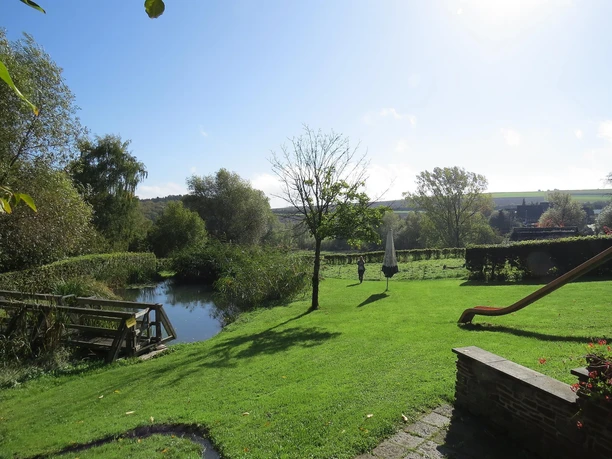 Garten mit Schwimmteich