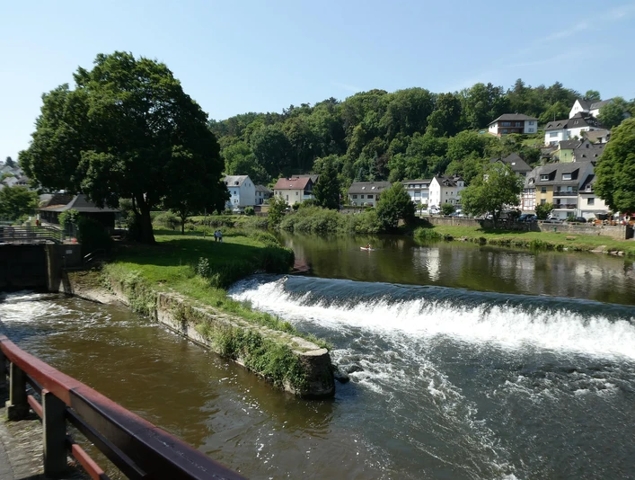 Blick auf Schleuseninsel und Lahn