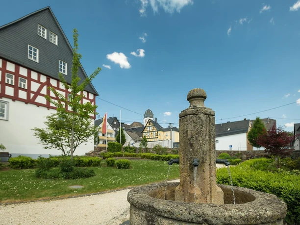 kleiner Brunnen im Lesegarten kleiner Brunnen im Lesegarten
