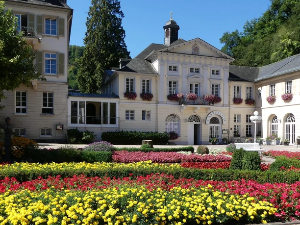 Kurgarten mit Kursaalgebäude Bad Bertrich