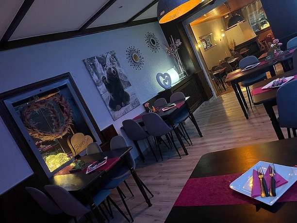 Bärenhof mit Beleuchtung