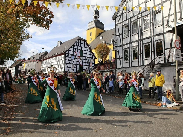 Festzug beim Erntedankfest in Friesenhagen