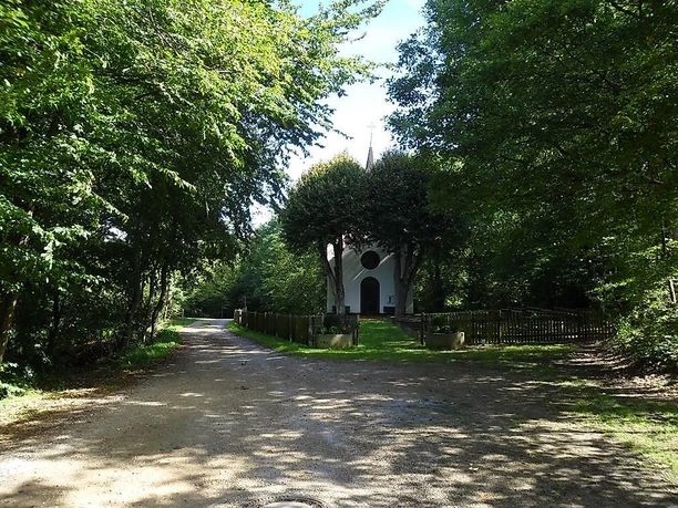 Blick zur Kapelle