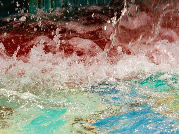 Wasserspiel im Brunnen