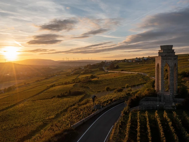 Sonnenuntergang am Zellertaler Ehrenmal