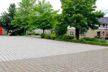 Wanderparkplatz Dorfplatz Strauch