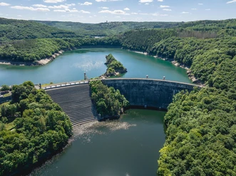 Blick auf die Urftstaumauer