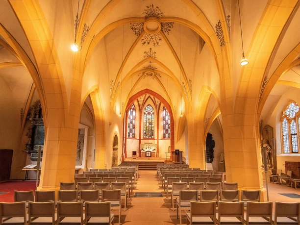 Altarraum Burgkirche Ober-Ingelheim Altarraum Burgkirche Ober-Ingelheim