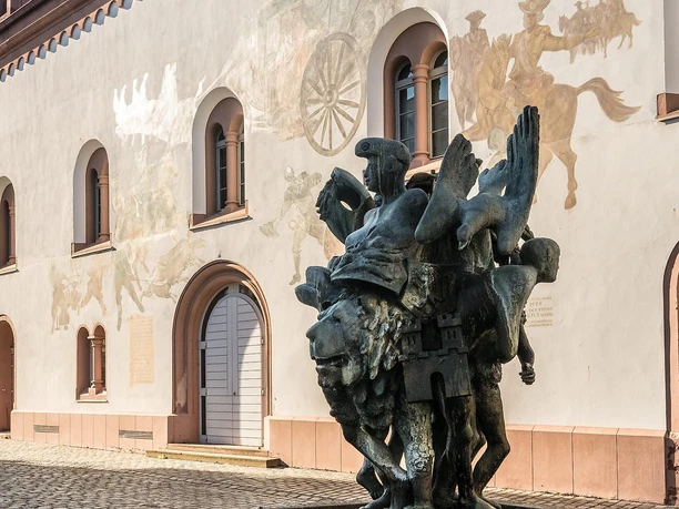 Altes Kaufhaus - Stadt-Brunnen