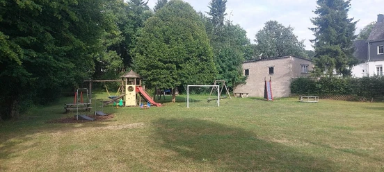 Spielplatz mit Rutsche