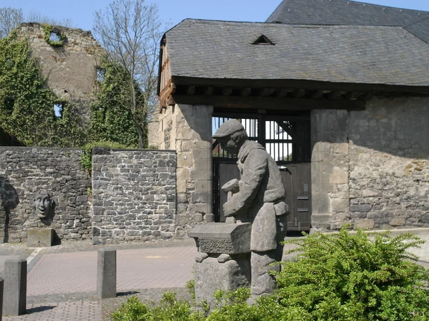 Steinhauerskulptur am Florinshof
