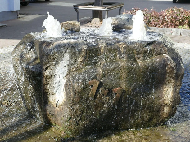 Brunnen im Ortskern von Naunheim