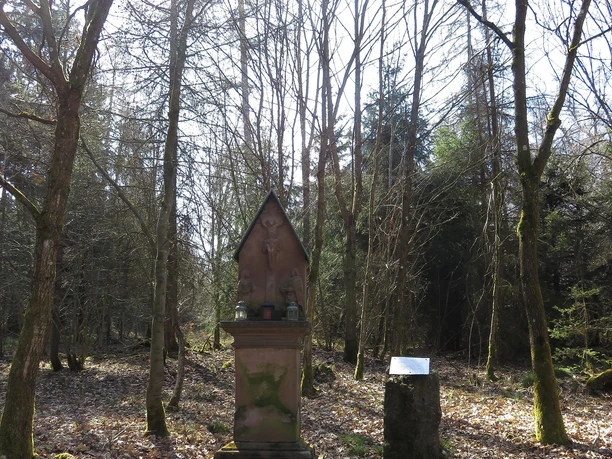 Spitzes Kreuz nah