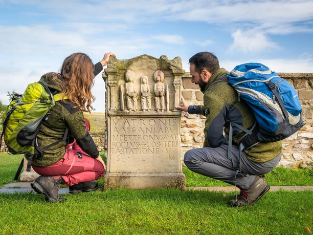 Weihestein in der Tempelanlange Görresburg