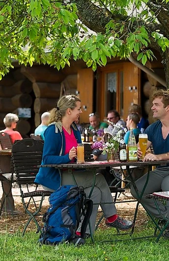 Wanderpause auf der Hochwald Alm