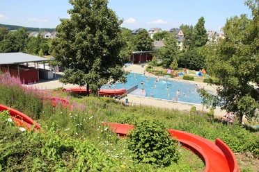 Freibad Hermeskeil mit Rutsche
