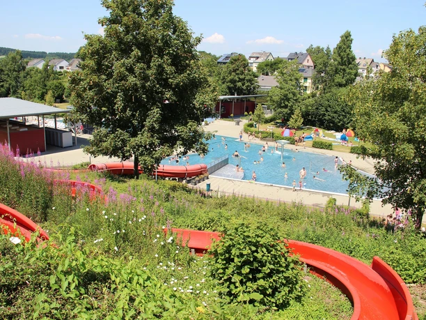 Freibad Hermeskeil mit Rutsche Freibad Hermeskeil mit Rutsche