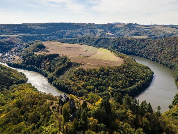 Ourtalschleife mit Burg Falkenstein