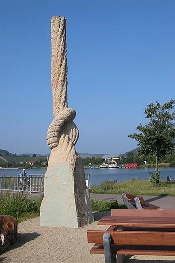 Die vier Elemente - Skulptur "Erde"