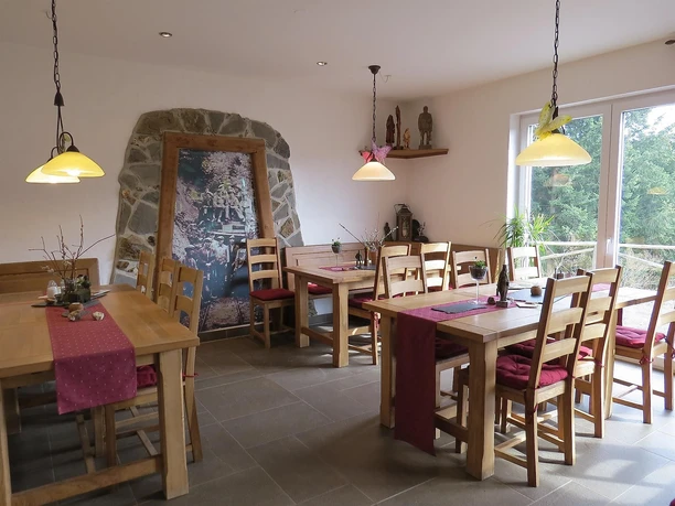 Der gemütliche Gastraum in der "Bergmannshütte"