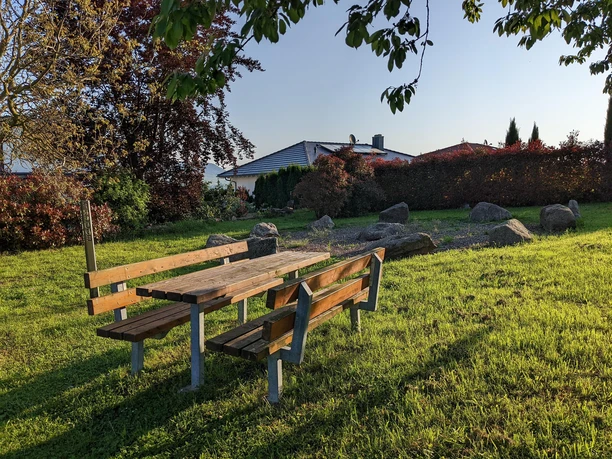Ein schöner ruhiger Picknickplatz am Ortsrand