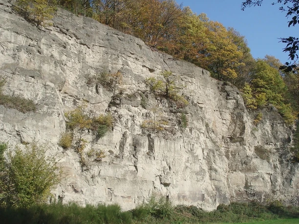 Tuffsteinwand in Rieden