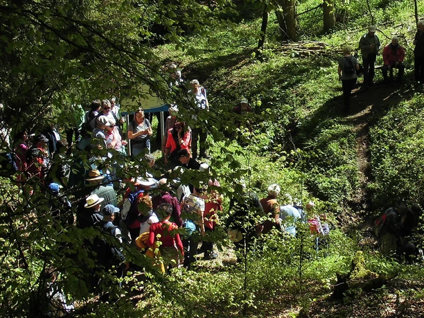 Wanderer an der Mattenbachquelle