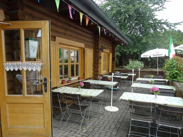 Zum Dorfkrug Terrasse
