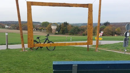 Rahmen Wasserturm mit Fahrrad