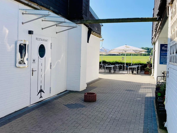 Zum Cockpit Restaurant und Terrasse Breitscheid 2