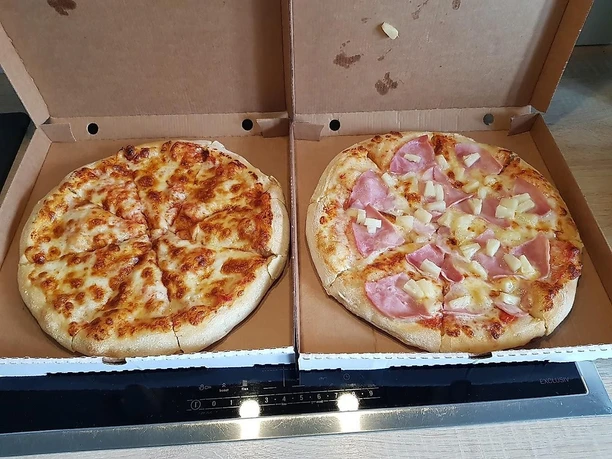 Verschiedene Pizzen