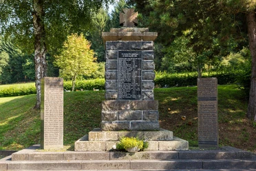 Kriegerdenkmal Bischoffen 2