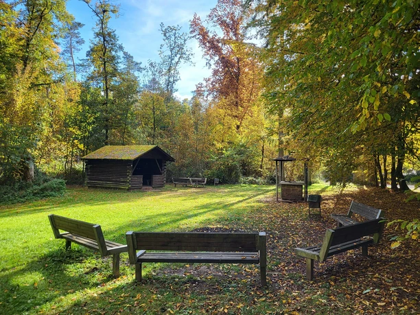 Grillplatz und Schutzhütte