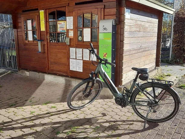 E-Bike Ladestation am Schwimmbad Körperich