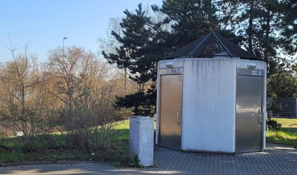 Öffentliche Toilette am Ikasee