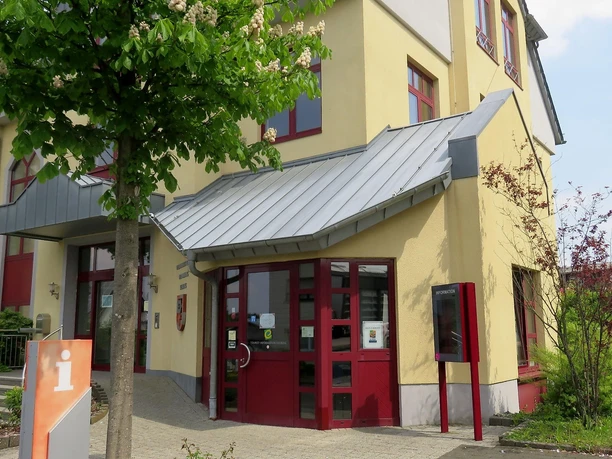 TI mit Eingang Rathaus
