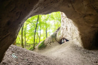 Trasshöhlen erkunden