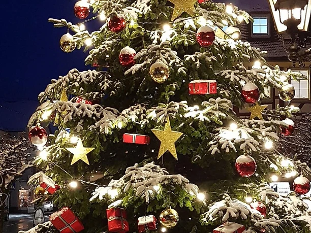Weihnachtsbaum_MarktAdenau Weihnachtsbaum_MarktAdenau