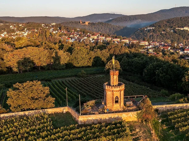 Erbaut wurde er vom heimischen Drachenfelsclub