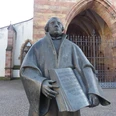 Martin Luther vor der Stifskirche