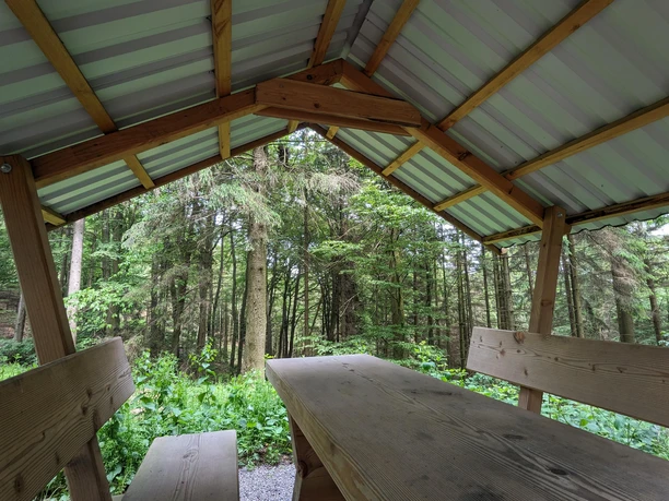 Hier kann man im Trockenen rasten...