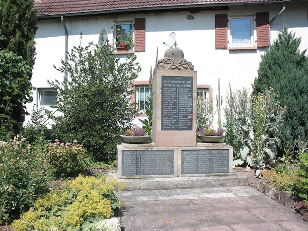 Kriegerdenkmal im Biblischen Garten Kriegerdenkmal im Biblischen Garten