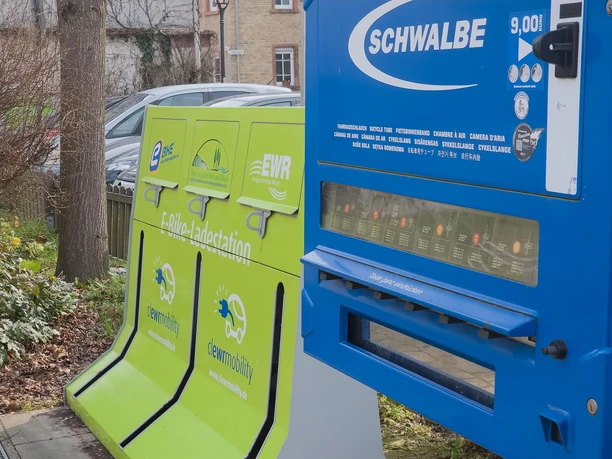 Fahrradschlauchautomat und E-Bike Ladestation Eich Fahrradschlauchautomat und E-Bike Ladestation Eich