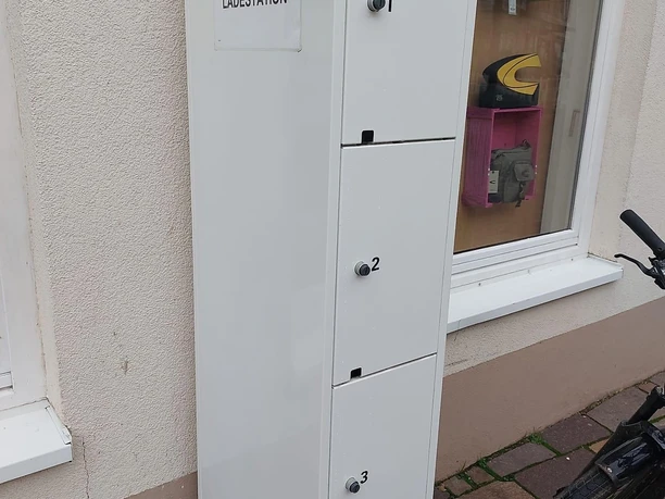 E-Bike Ladestation bei Tourist Infopunkt Neuerburg